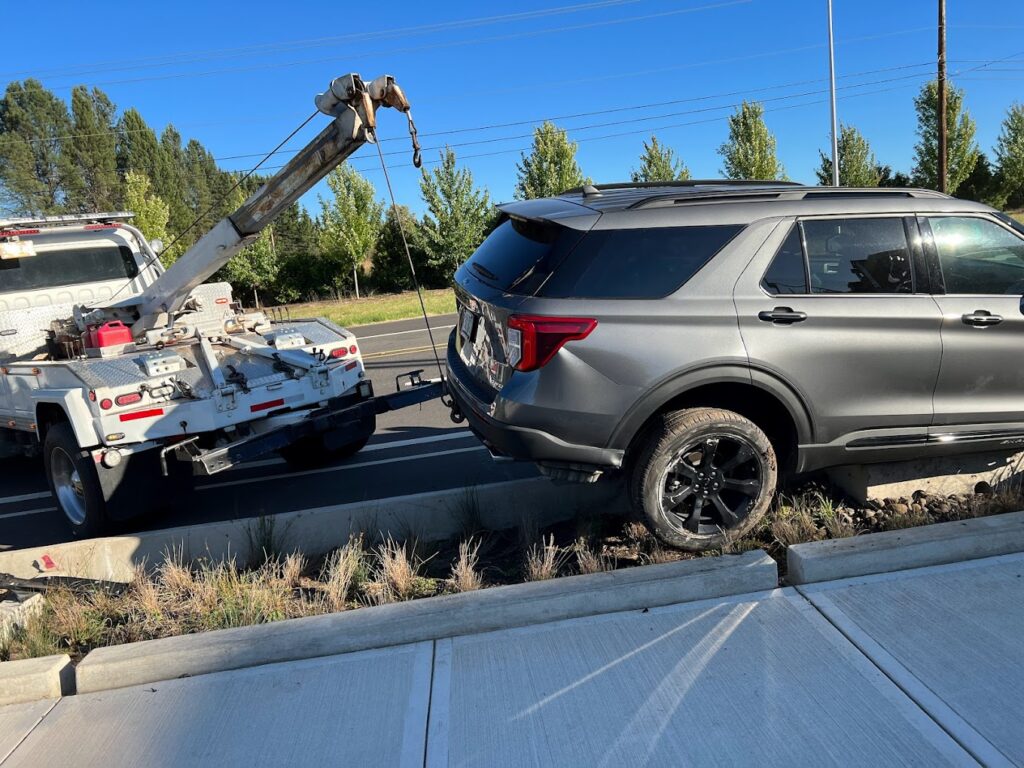 tow truck on Scholls Ferry Road Beaverton Tigard Oregon roadside assistance